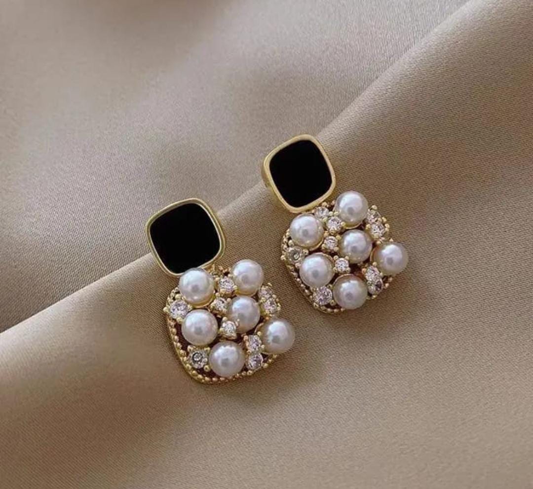 Square Pearls Stud Earings