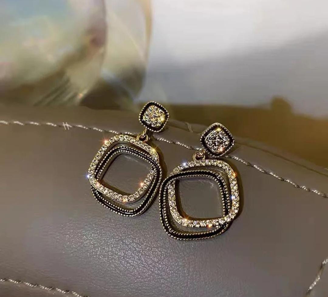 Square Overalapping Drop Earings