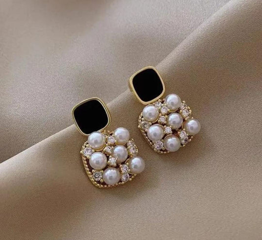 Square Pearls Stud Earings