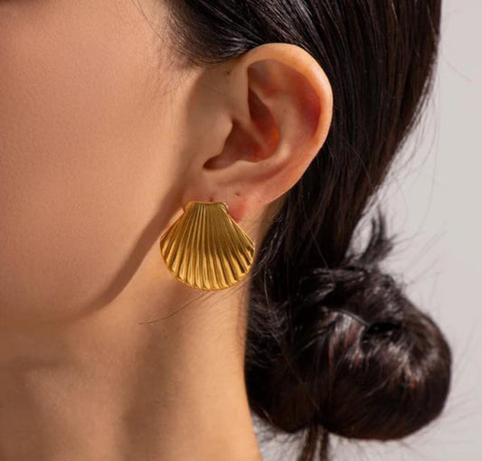 Lavish Shell Anti Tarnish Earings