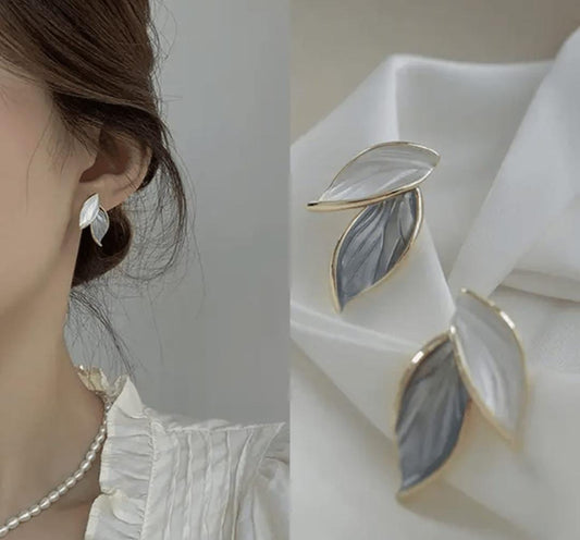 Grey Leafy Texture Earings