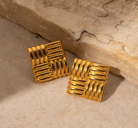Julie Elegance Gold Earings