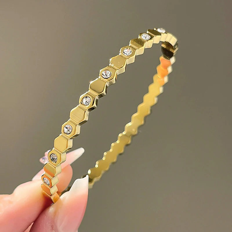 Style Hexagonal AD Anti Tarnish Bracelet
