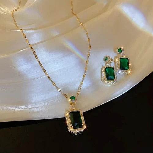 Elegant Emerald Geometric Pendant Set