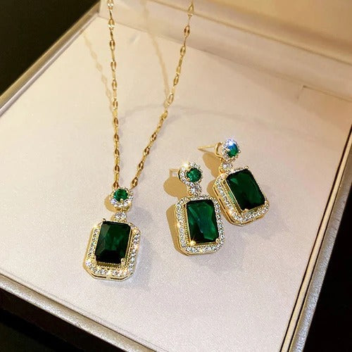 Elegant Emerald Geometric Pendant Set
