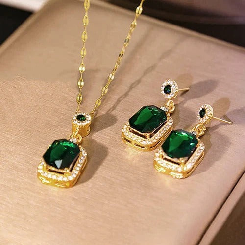 Elegant Emerald Geometric Pendant Set